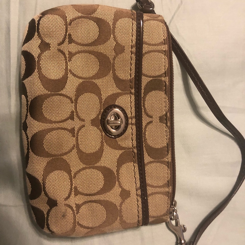 Coach Wristlet (brown)